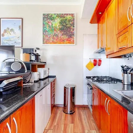 דירה Elevated Elegance Mesmerizing Seaside Penthouse *